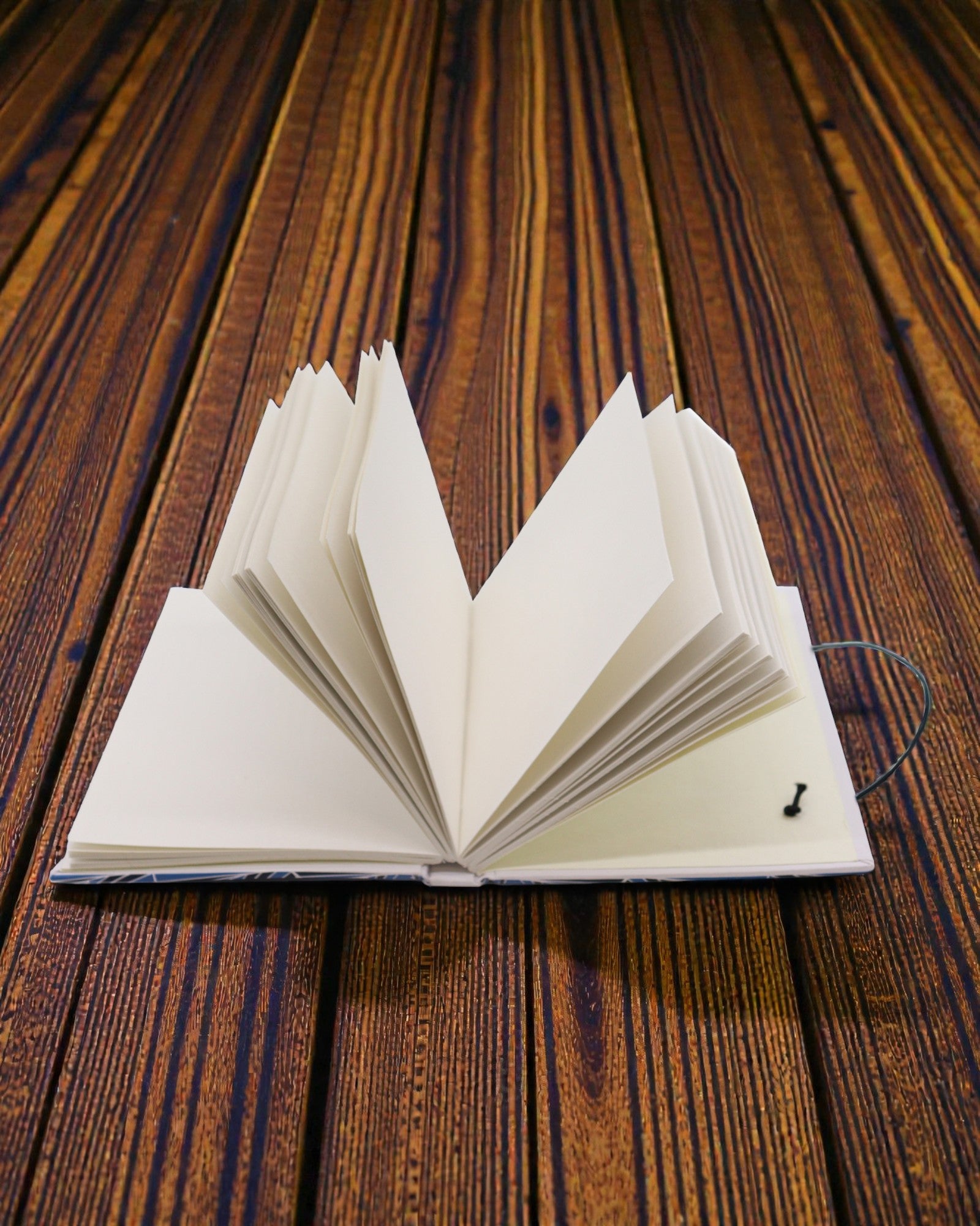 Leaves Together – small notebook with a strap and a coconut button 18 × 12,5 cm, 200 pages