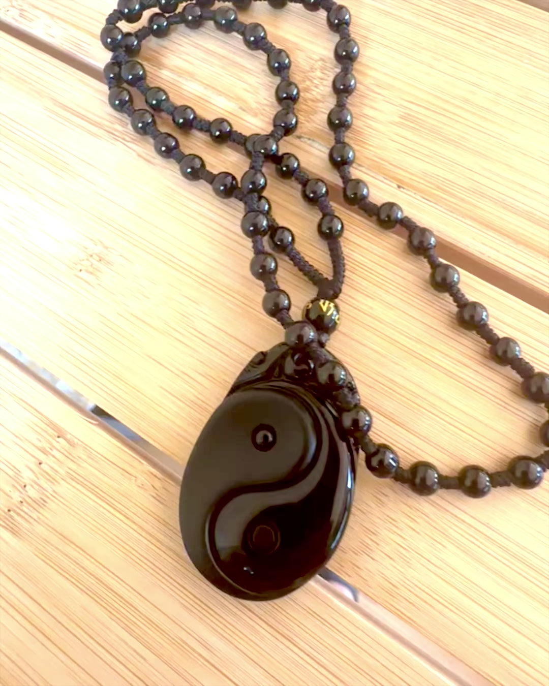 Obsidian Yin Yang Amulett mit Gravur - Harmonie und Schutz, personalisierte Gravur als Geschenk