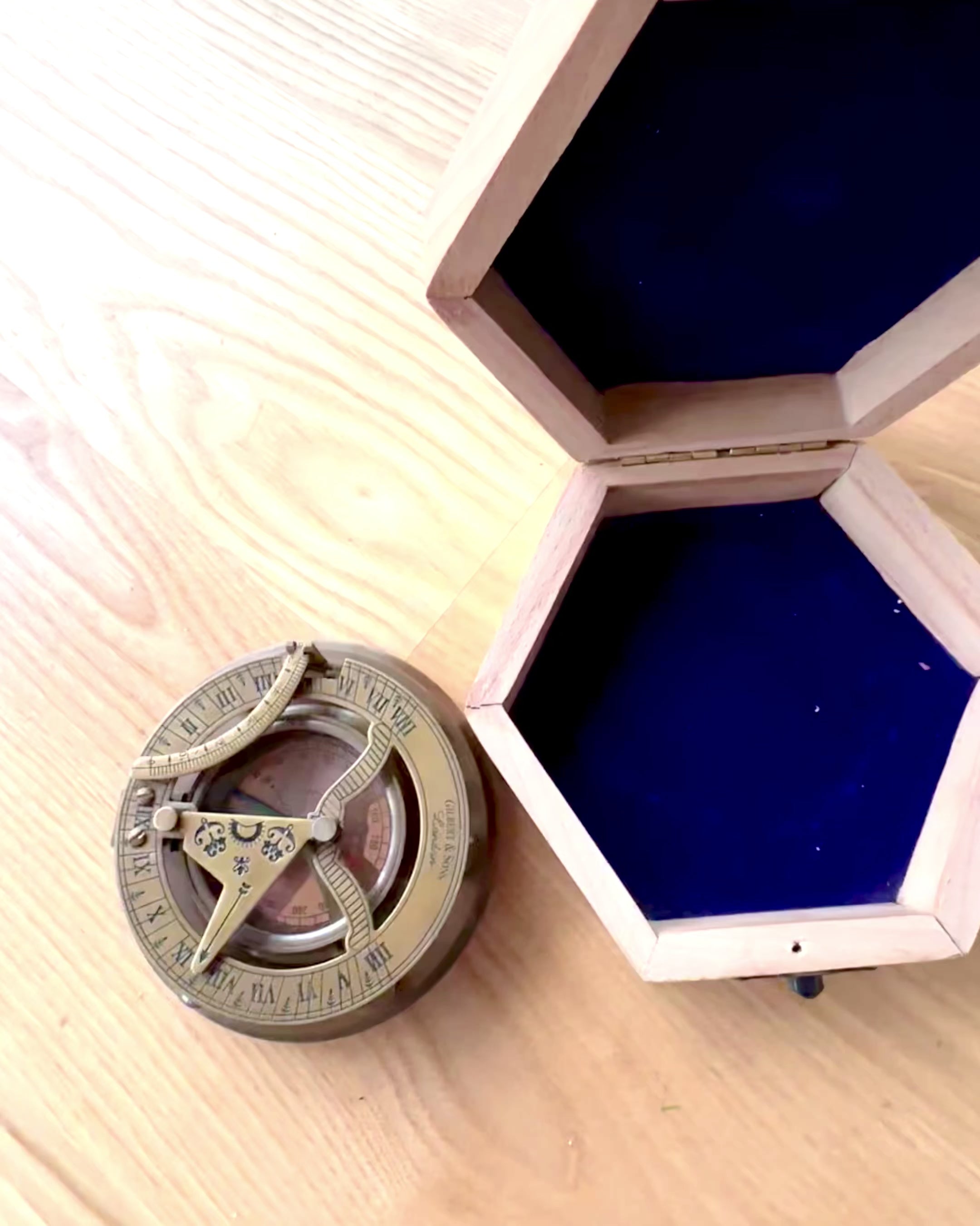 Boussole du Capitaine "Odkrywca 2" - possibilité de personnalisation avec gravure pour cadeau, 2 variantes de couleur au choix