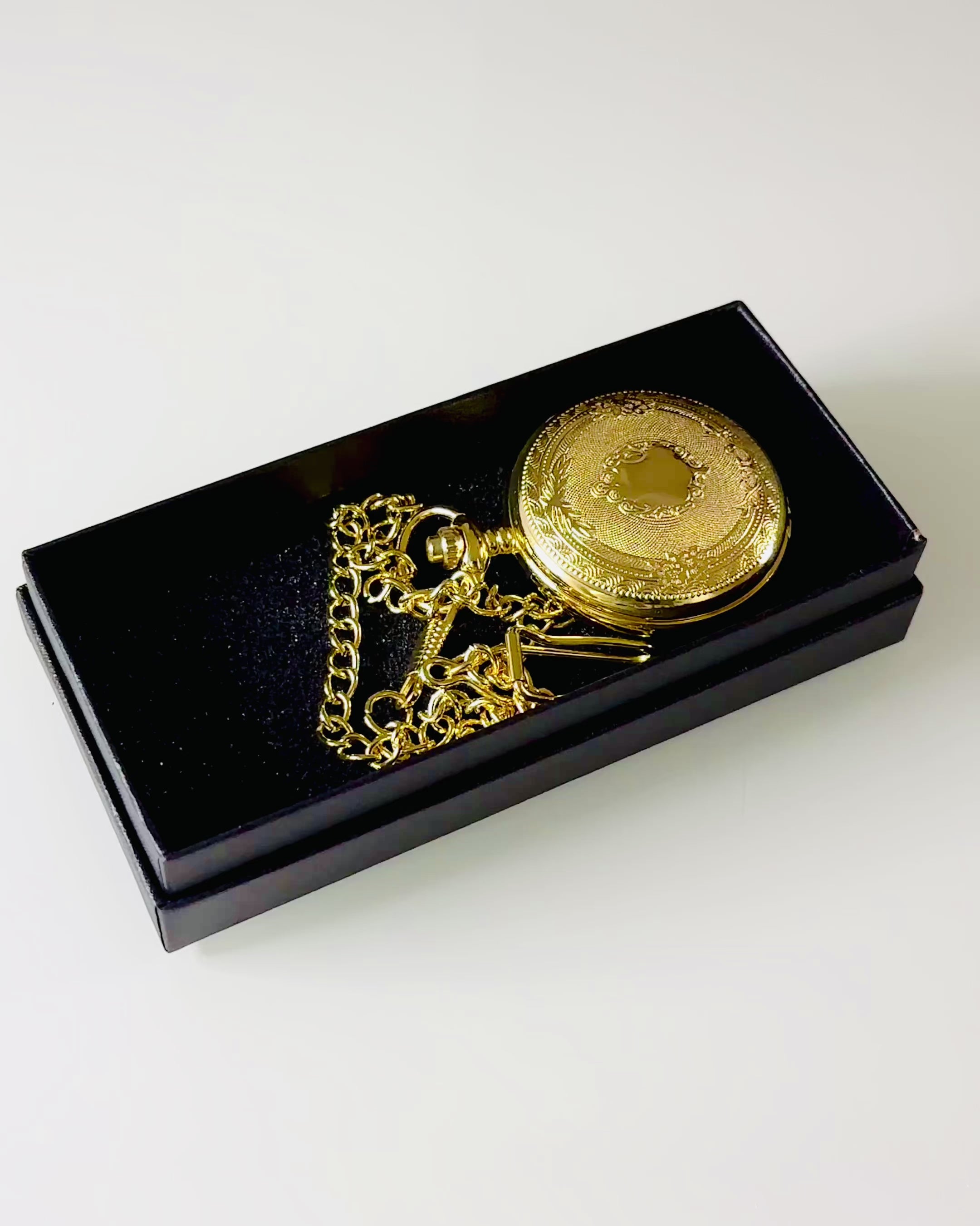 Golden Color Vintage Style Pocket Watch with Engravings – Elegant Men's Accessory, Perfect Gift Idea