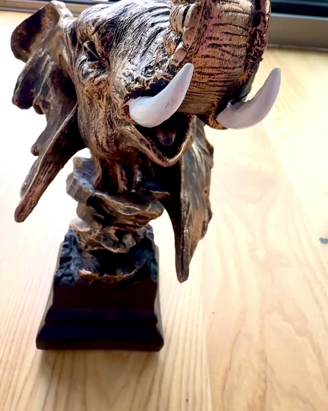 Statuette Décorative "Fierté de la Savane" – Figurine Tête d'Éléphant avec possibilité de gravure, pour cadeau