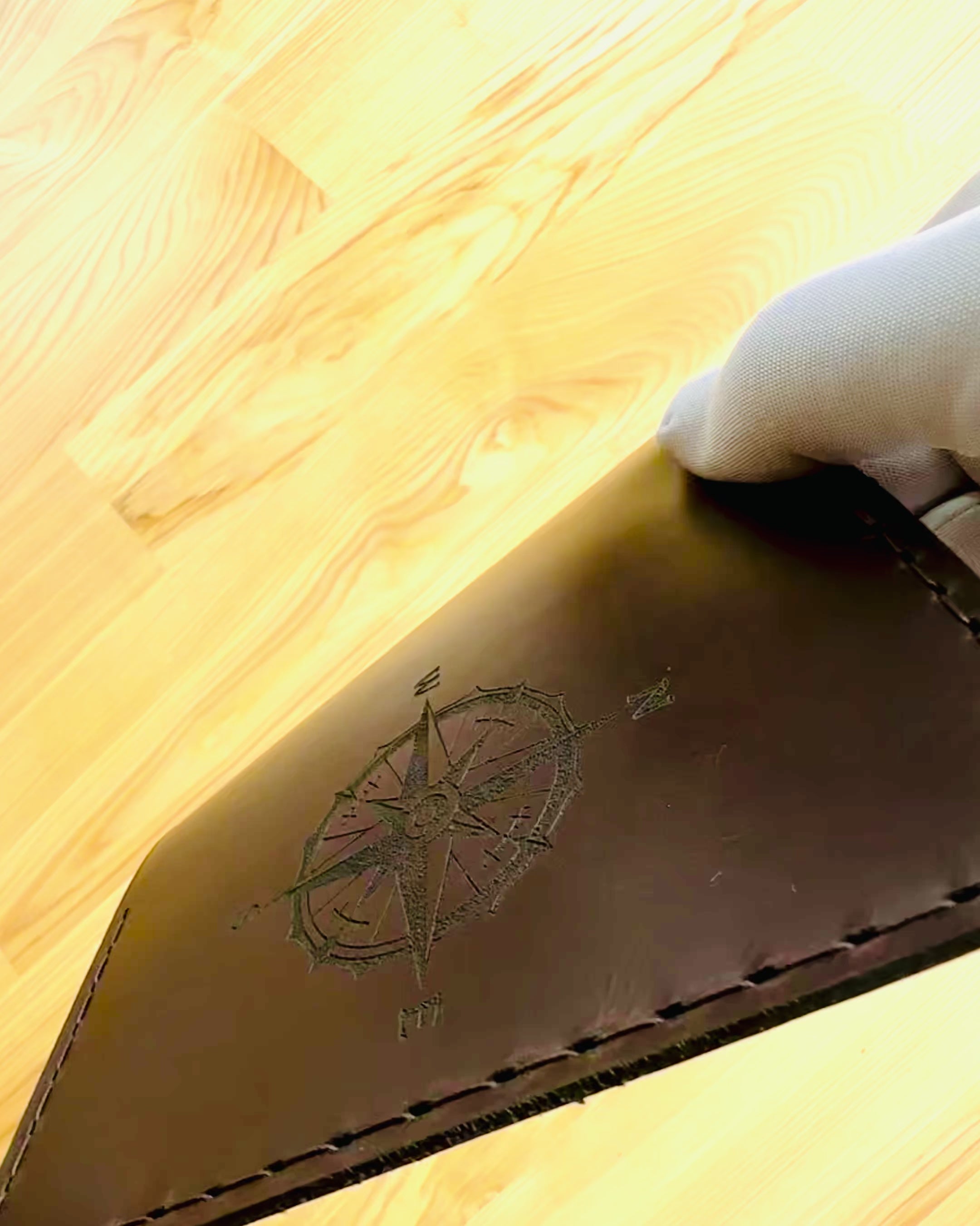 Traveler's Case - Leather Passport Holder, personalized with engraving - 2 color variants