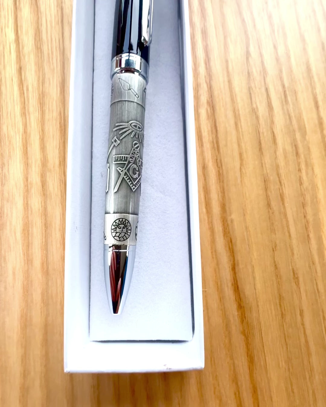 Stylo Élégant "Harmonie Magistrale" avec Option de Gravure - Motifs Symboliques, Argent Ancien, possibilité de personnalisation par gravure pour cadeau