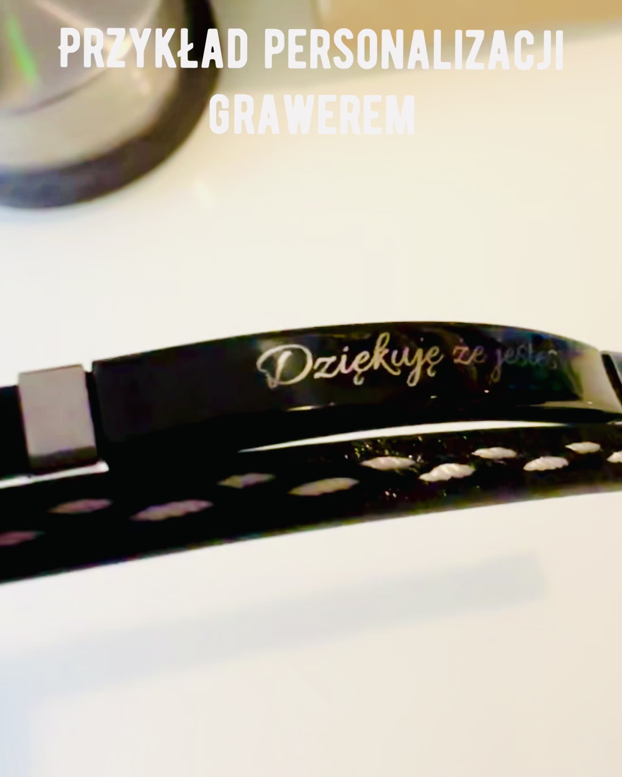 Braccialetto Sportivo in Pelle PU e Acciaio Inossidabile con Possibilità di Incisione – 3 Colori