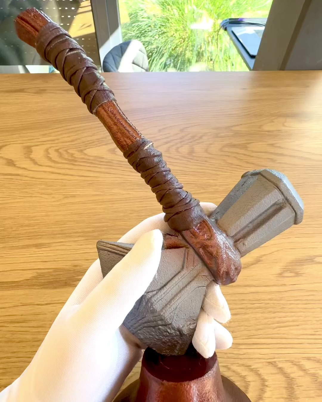 Storm Relic – decorative hammer with base, 26 cm, handmade, customizable with engraving for a gift