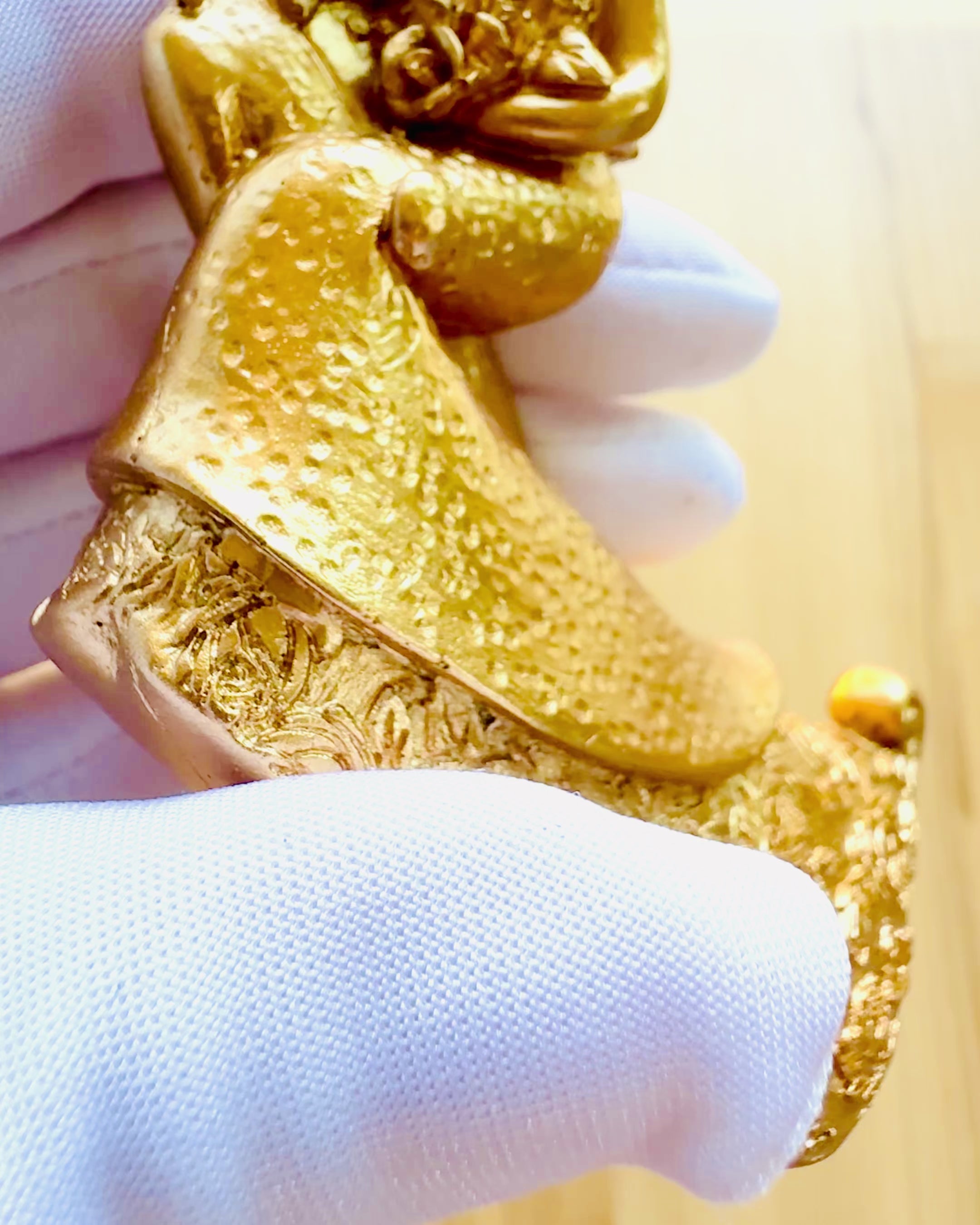 Figur "Ewige Liebe" in Gold - 11 cm, Kleine Dekorationsfigur mit Gravuroption