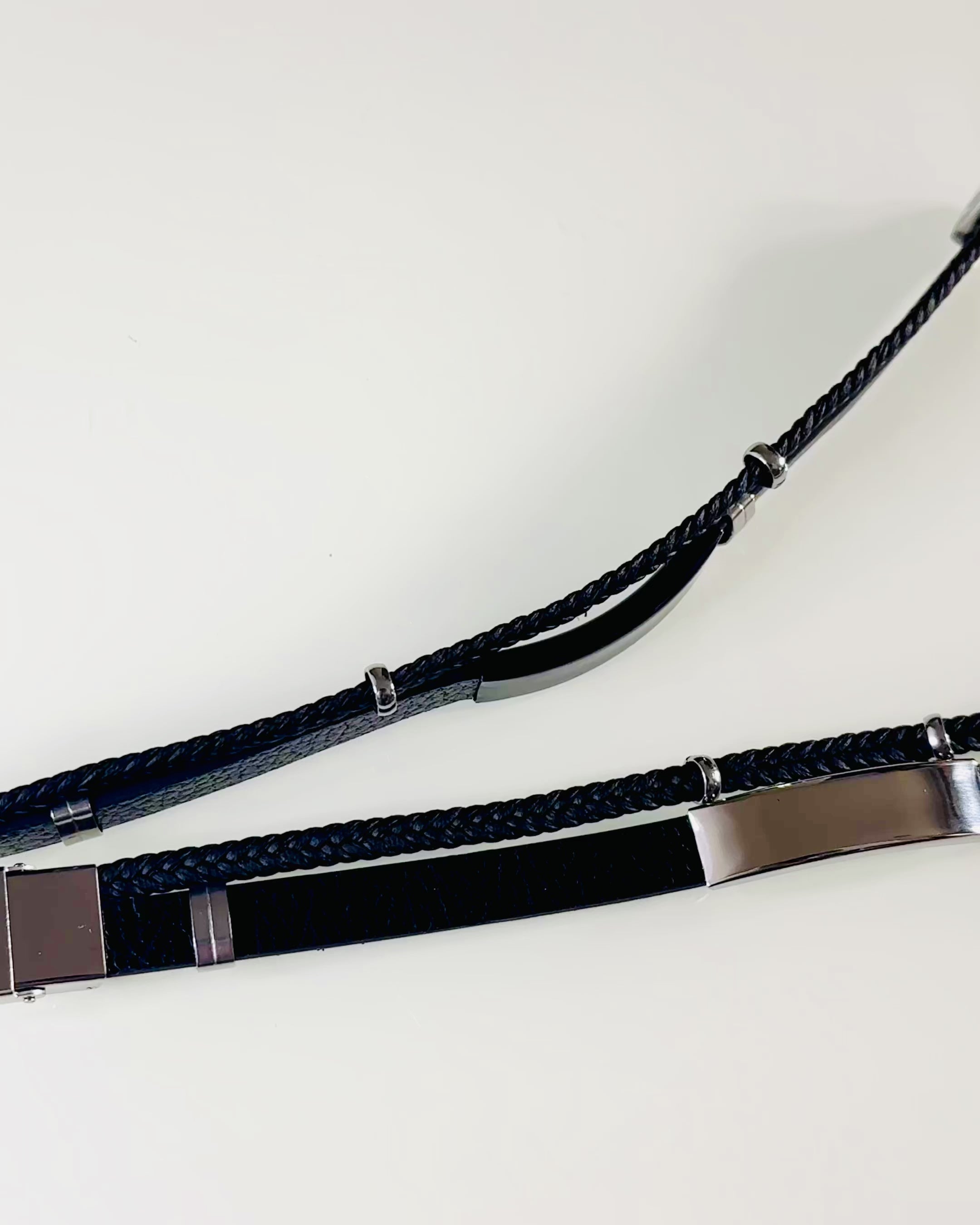 Bracciale da Uomo in Pelle PU e Acciaio Inossidabile con Possibilità di Incisione – Disponibile in Due Varianti di Colore