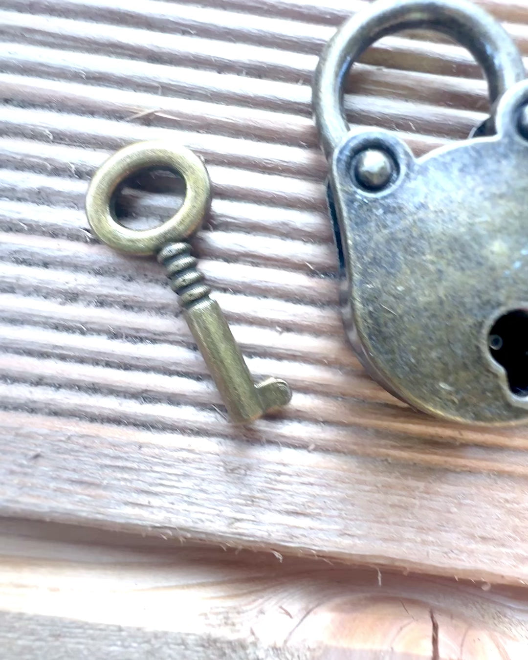 Miniatur-Liebesschlösser - Set aus 2 gravierten Retro-Schlössern, Personalisierung als Geschenk