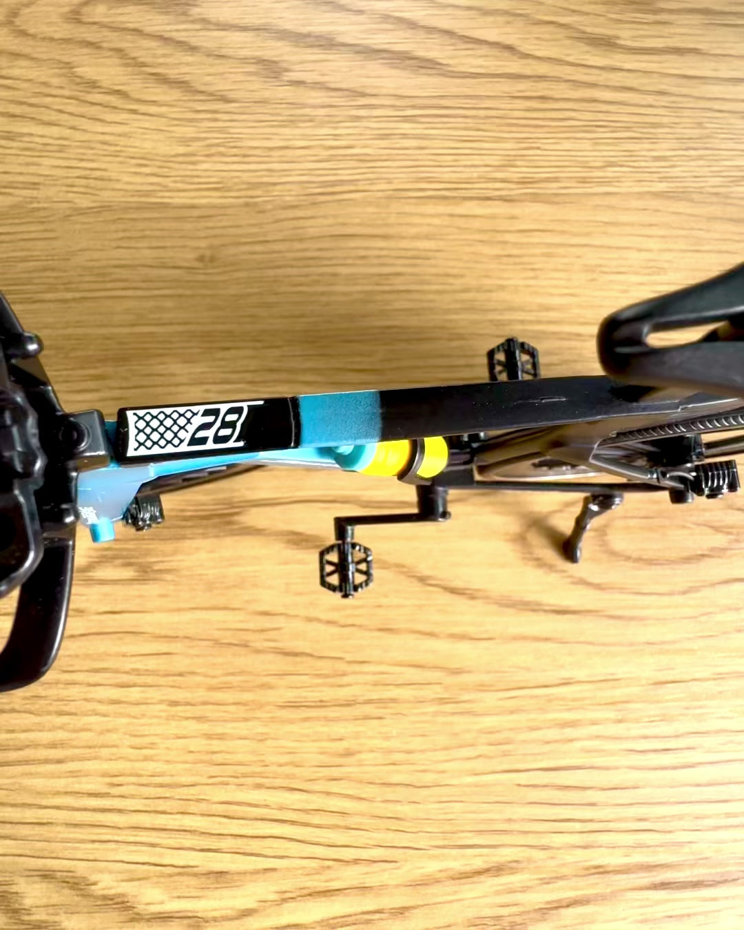 Modèle Miniature de Vélo de Triathlon « SpeedStorm 1.2 » personnalisation par gravure pour cadeau