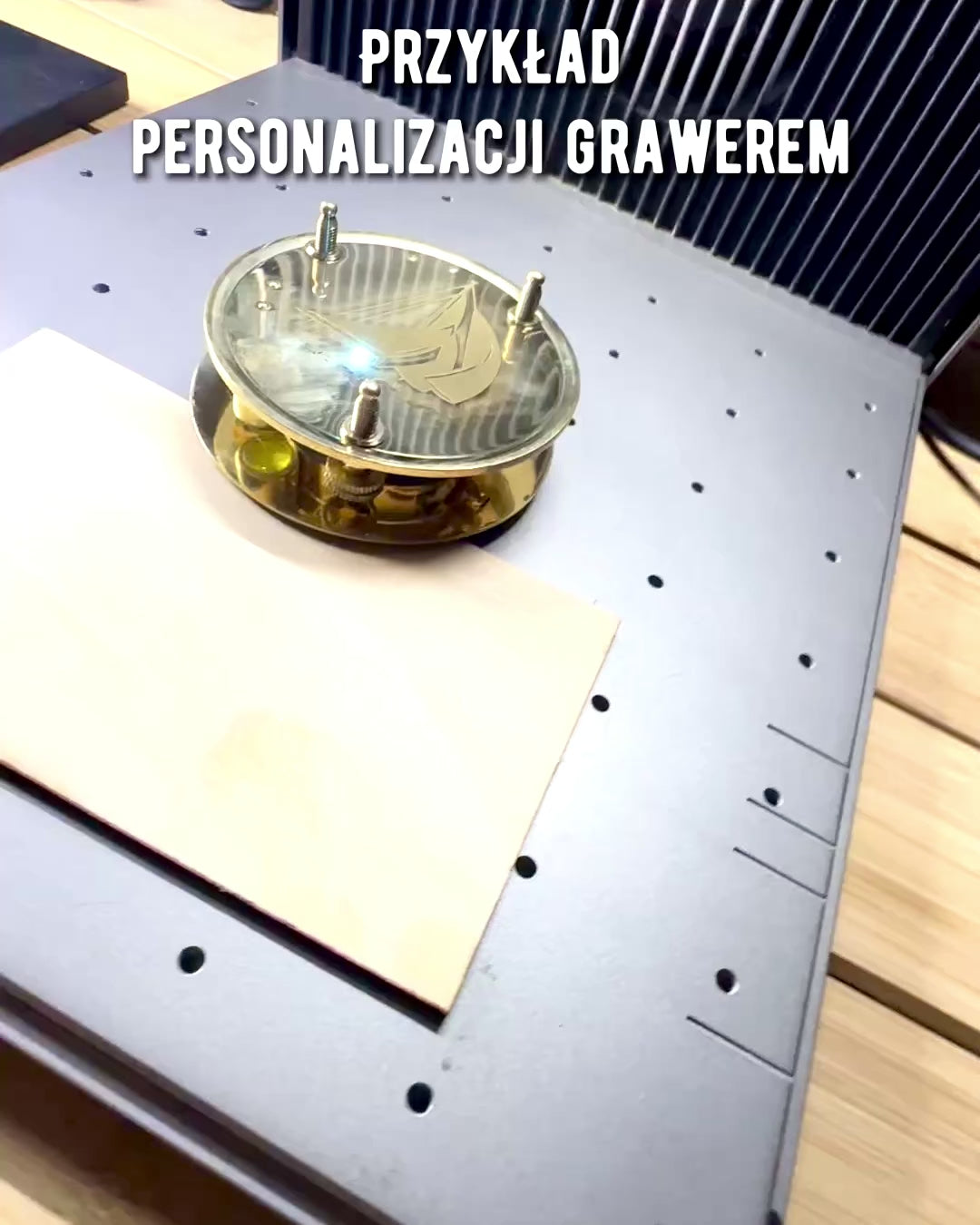 Boussole du Capitaine "Odkrywca 2" - possibilité de personnalisation avec gravure pour cadeau, 2 variantes de couleur au choix