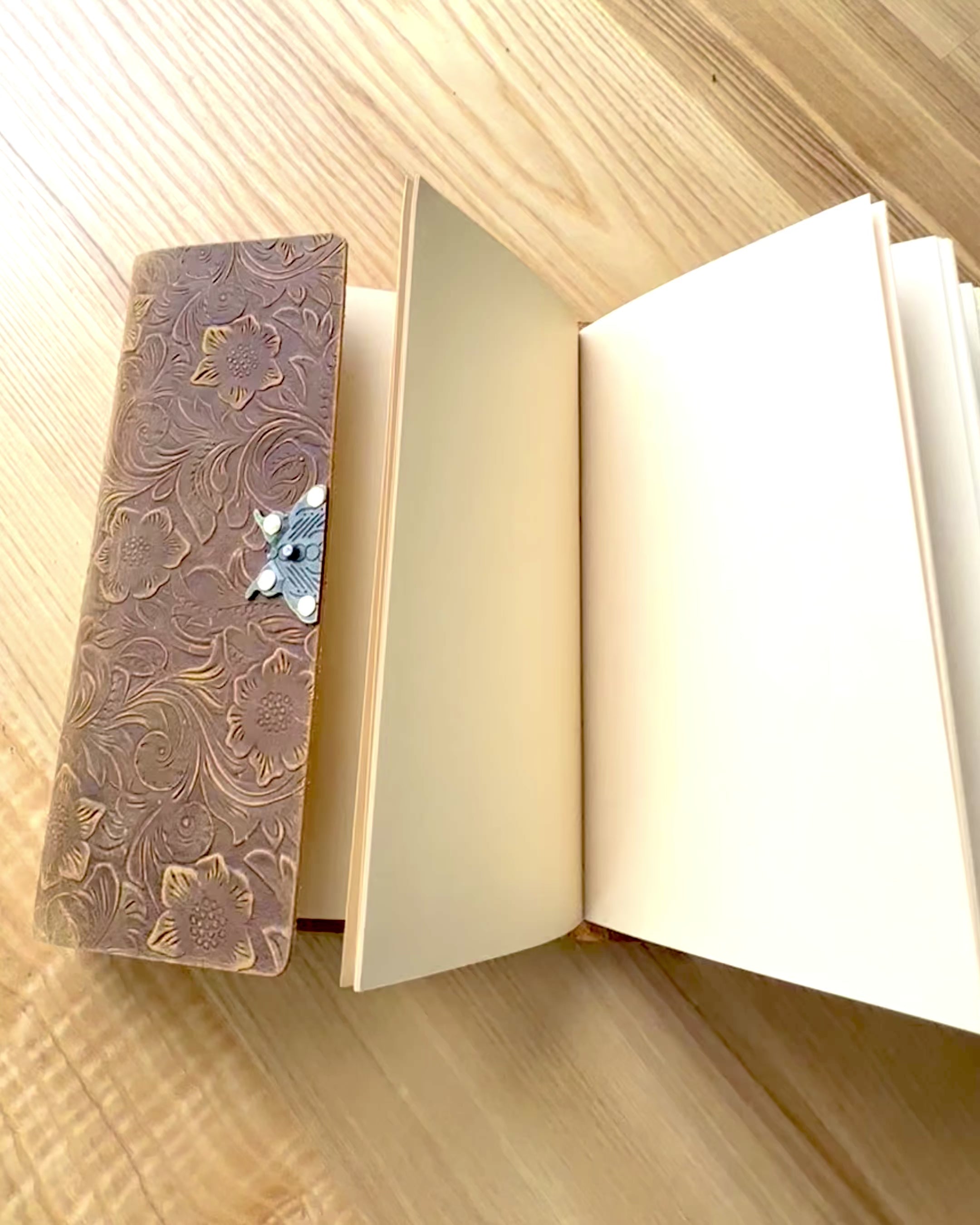 Luxuriöses Retro-Notizbuch mit Ledereinband - "Vintage Elegance", 480 Seiten, personalisierbar mit Gravur