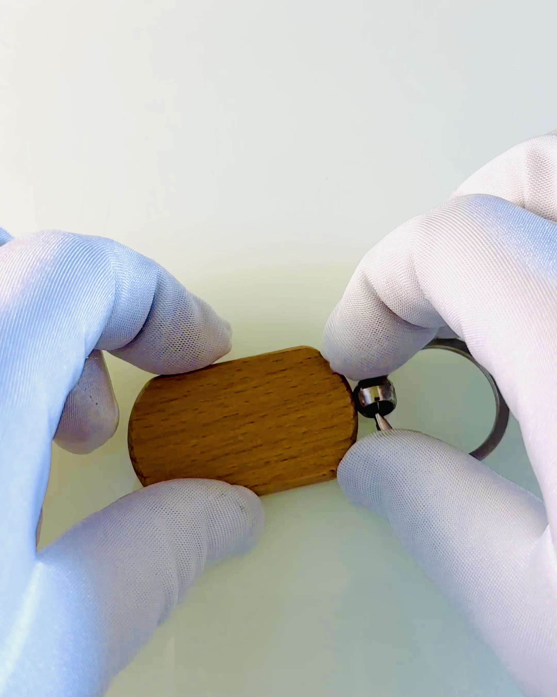 Portachiavi Elegante in Legno con Possibilità di Personalizzazione con Incisione – Ideale come Regalo