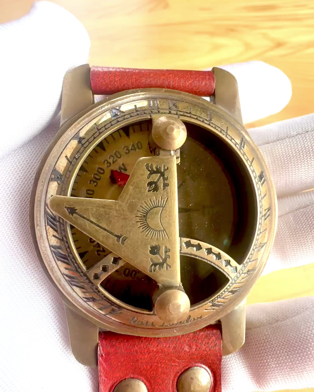 Montre Solaire avec Boussole - Fait Main, Artisanat Authentique, possibilité de gravure