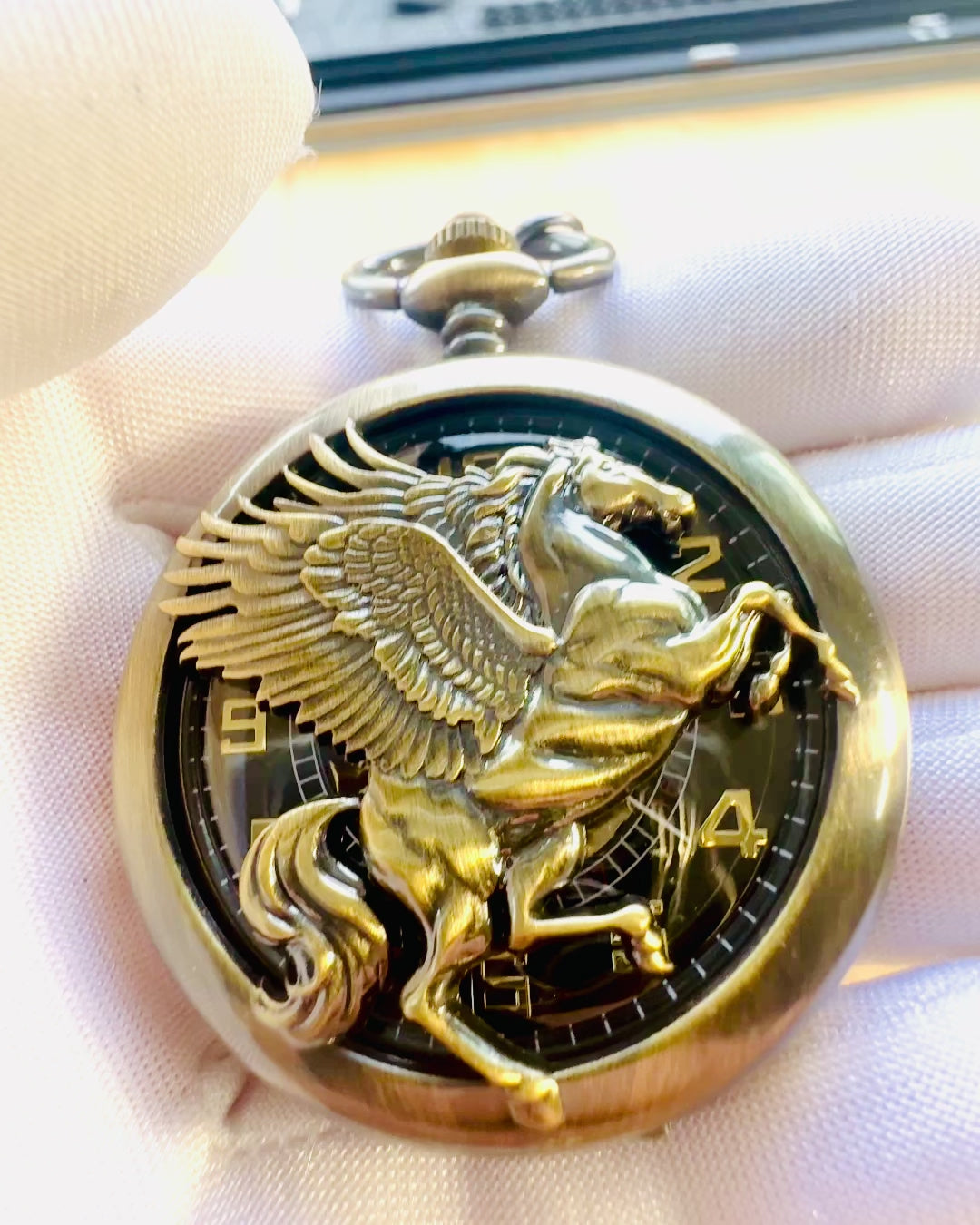 Montre de Poche "Equus Tempus" - Couleur : Cuivré, avec Motif de Cheval, possibilité de personnalisation par gravure