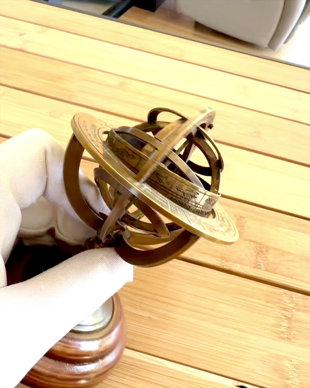 Armilla en laiton "AstroGlobe" de 13 cm de hauteur, fabriquée à la main avec option de gravure, décoration pour bureau