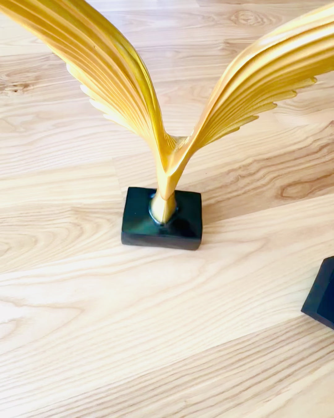 Elegante Statuetta Ali d'Angelo 33 cm di altezza – "Guardiani Alati", possibilità di personalizzazione con incisione per regalo, personalizzazione, 3 varianti di colore