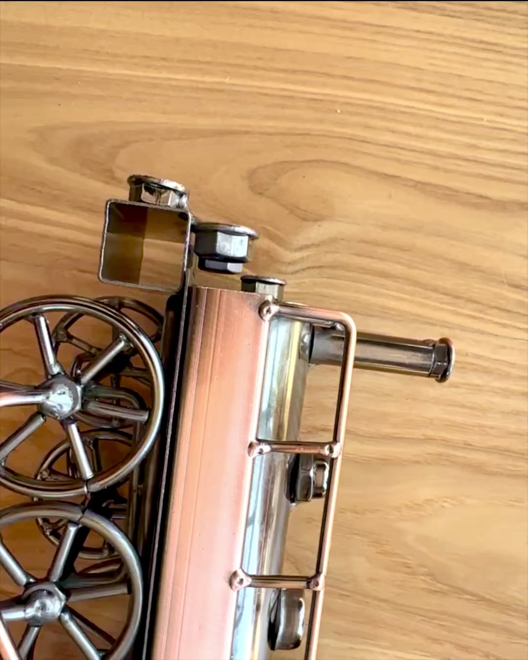 Lokomotive aus Eisen „Retro Express“ – Dekoration, Modell, handgefertigt mit Gravurmöglichkeit als Geschenk