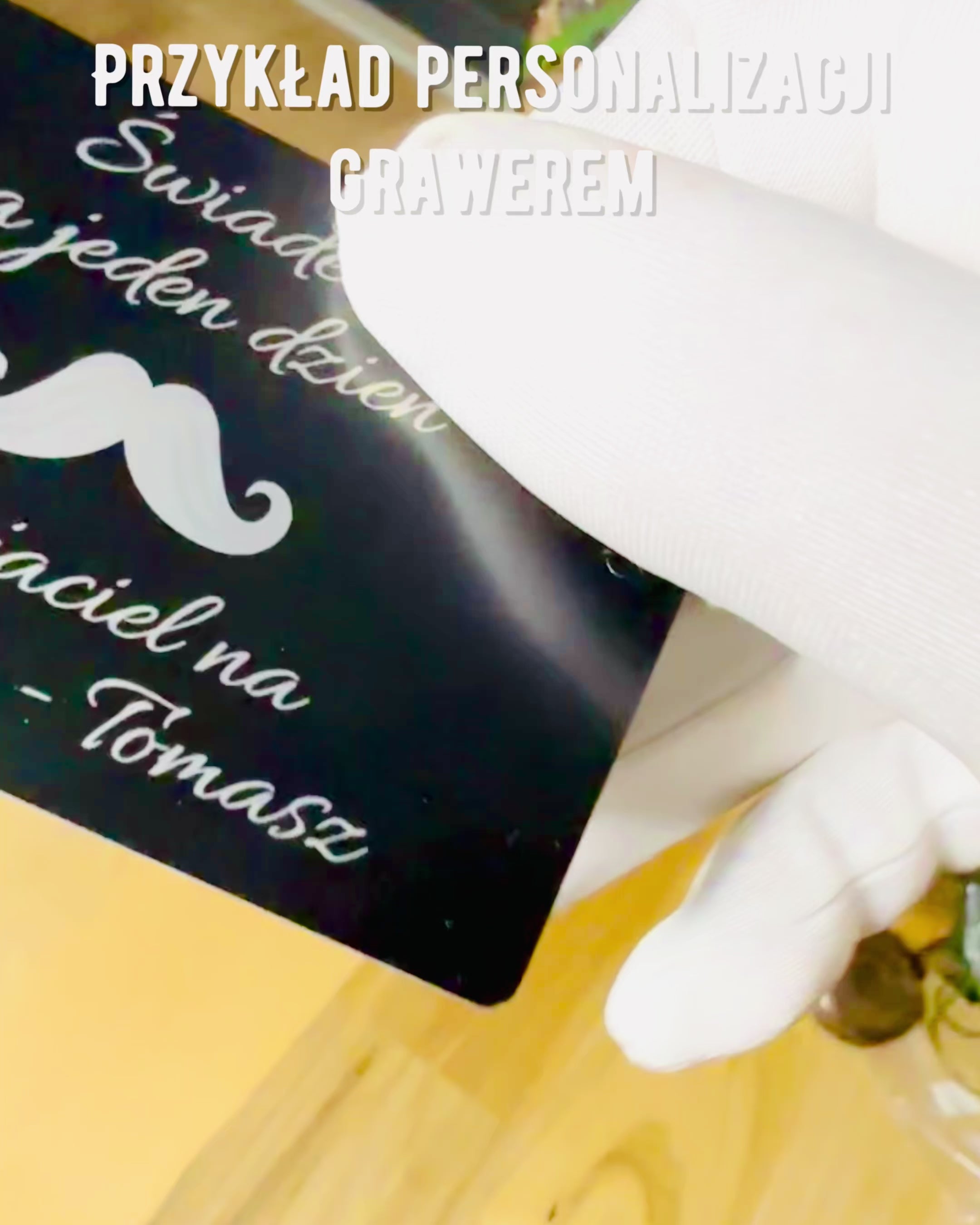 Carte de Visite Métallique Noire Exclusive Personnalisable – Idéale pour un Cadeau