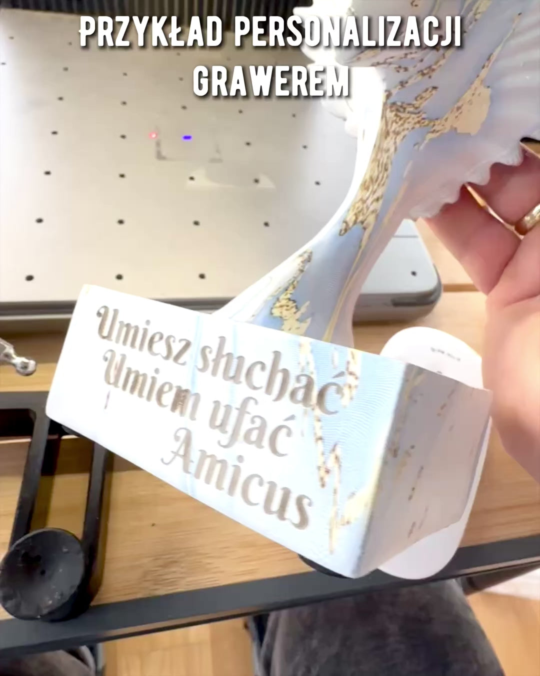 Elegante Statuetta Ali d'Angelo 33 cm di altezza – "Guardiani Alati", possibilità di personalizzazione con incisione per regalo, personalizzazione, 3 varianti di colore