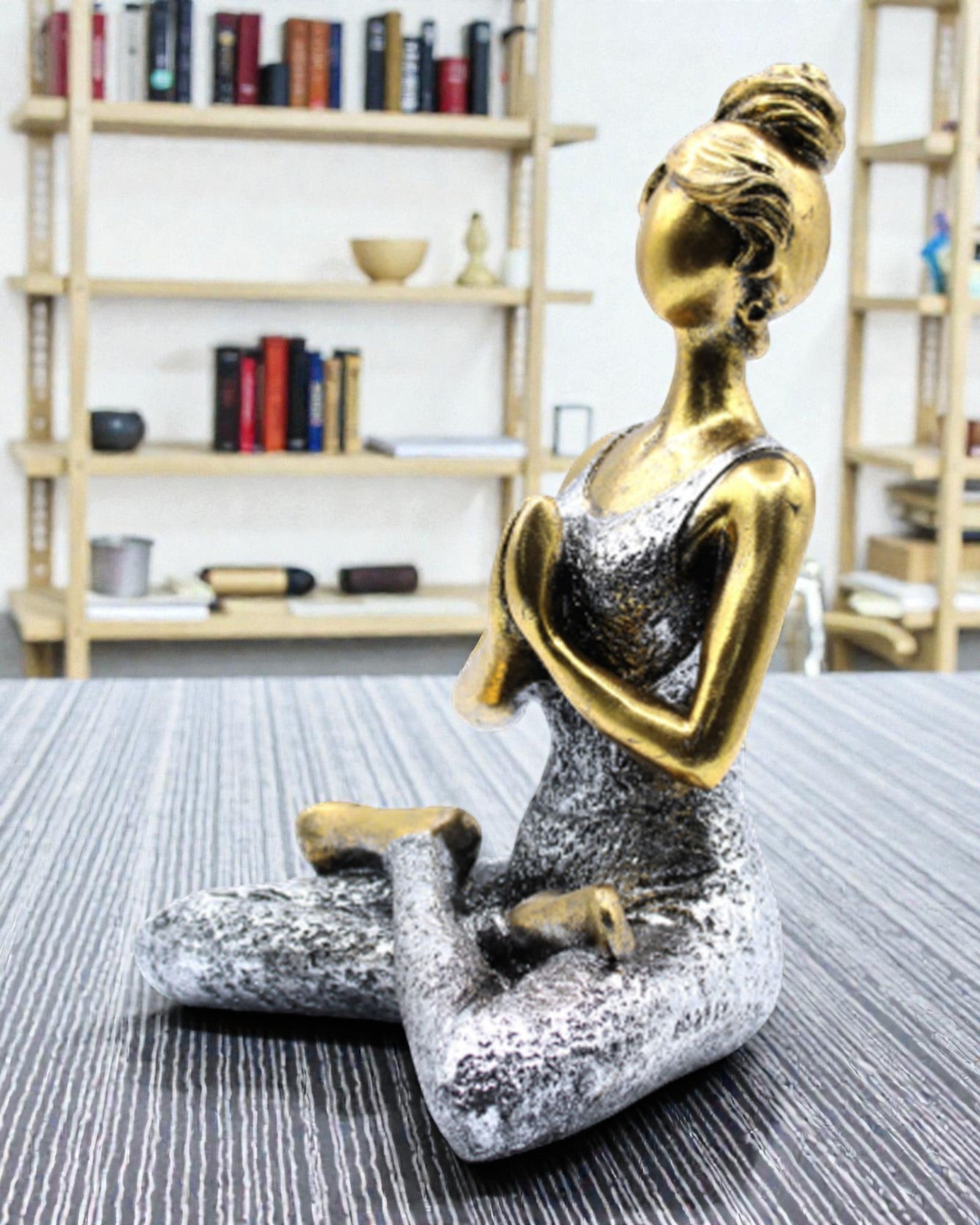Figurine de femme 24 cm – Yoga Classique or-argent