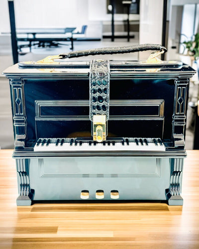 Damentasche „Elegantes Klavier“ in Schwarz und Weiß