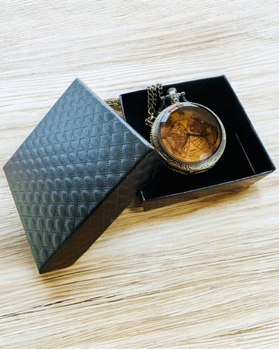 Orologio da Tasca Classico al Quarzo con Mappa del Mondo – Ciondolo con Catena in Stile Vintage per Lei e per Lui, incisione