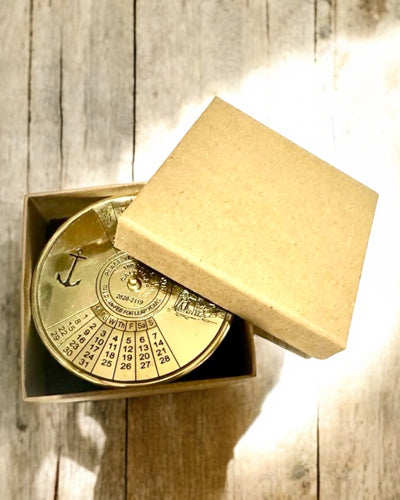 Ewiger Kalender Seefahrt – Messingkalender 100 Jahre – Gravur als Geschenk möglich