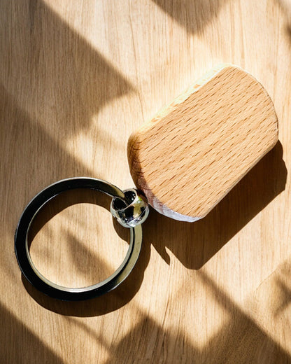Porte-clés Élégant en Bois avec Personnalisation par Gravure – Idéal pour un Cadeau