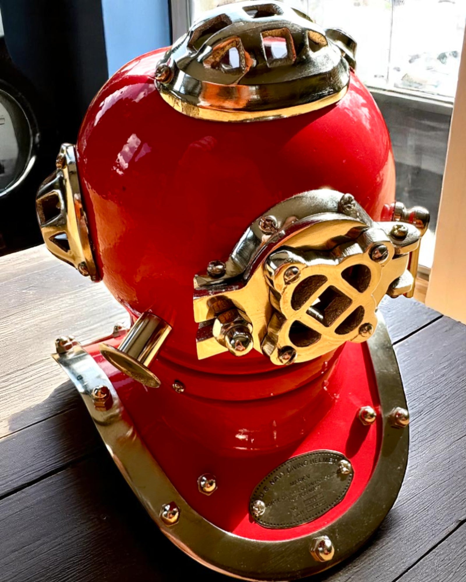 Casque de l'Explorateur des Profondeurs - Édition de Collection avec Option de Gravure, 35 cm, cadeau pour pompier ou plongeur