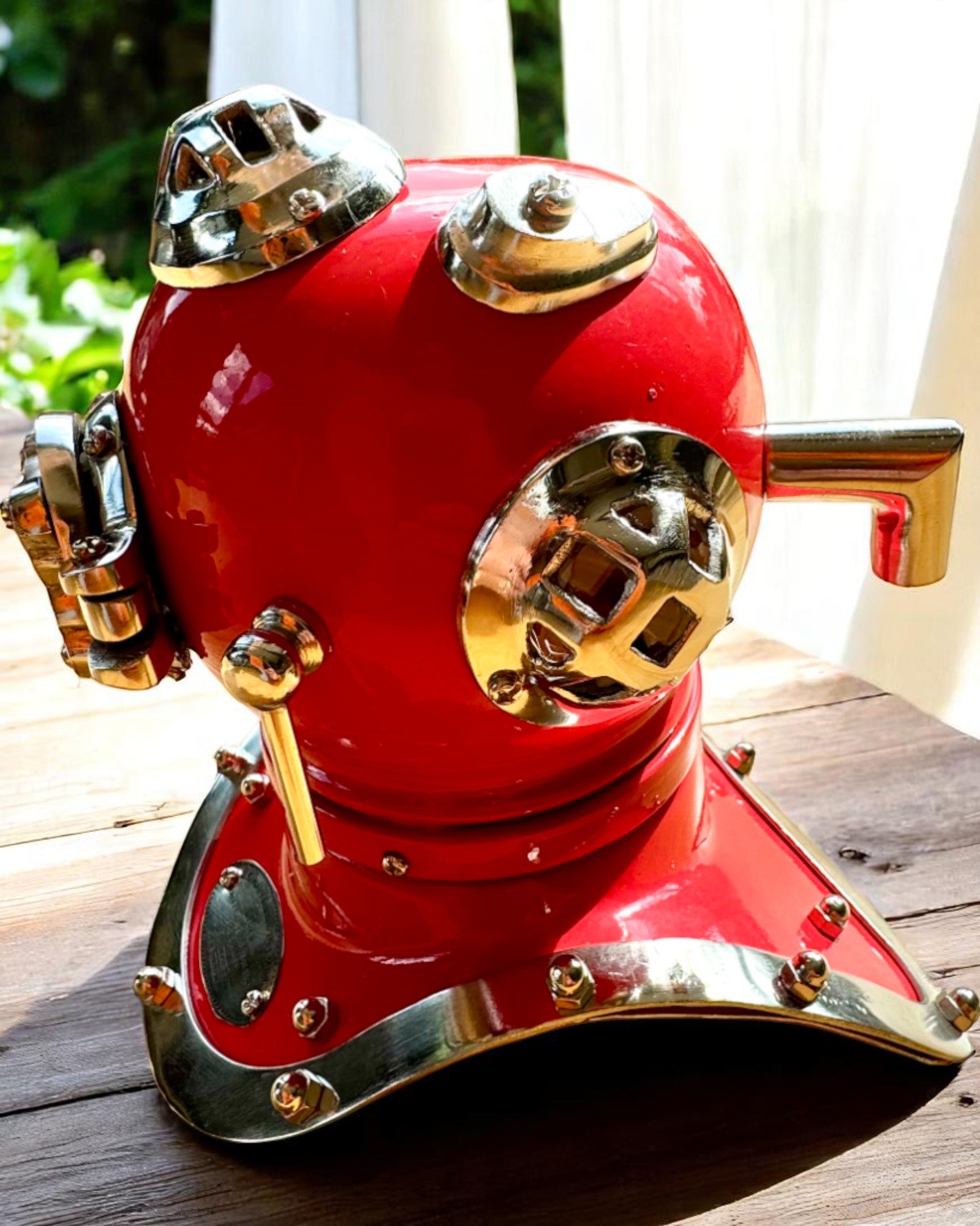 Casque de l'Explorateur des Profondeurs - Édition de Collection avec Option de Gravure, 35 cm, cadeau pour pompier ou plongeur