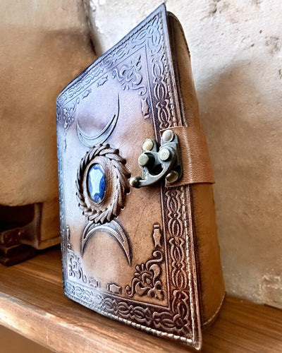 Premium Tagebuch, Antikes Muster, Leder-Notizbuch "Magische Chronik" 200 Seiten, 2 Varianten zur Auswahl, Personalisierung mit Gravur