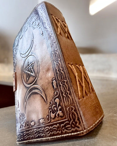 Premium Tagebuch, Antikes Muster, Leder-Notizbuch "Magische Chronik" 200 Seiten, 2 Varianten zur Auswahl, Personalisierung mit Gravur