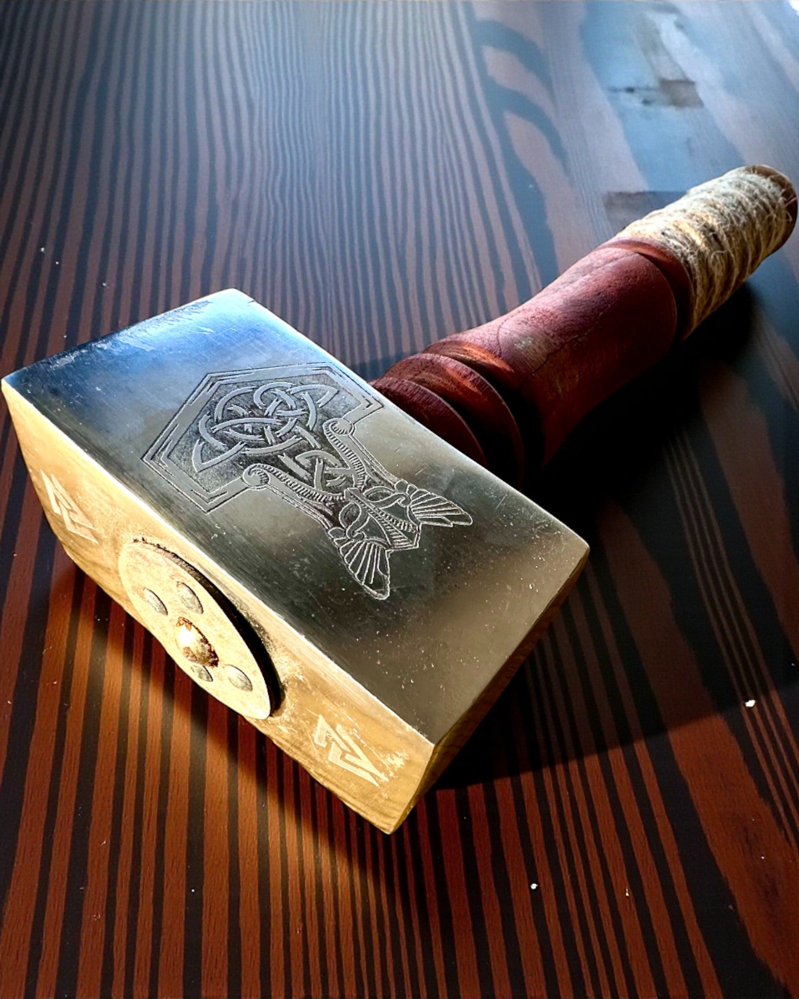 Mjölnir-Hammer der Skalden – 33 cm, handgeschmiedeter Wikingerhammer mit Gravur-Option