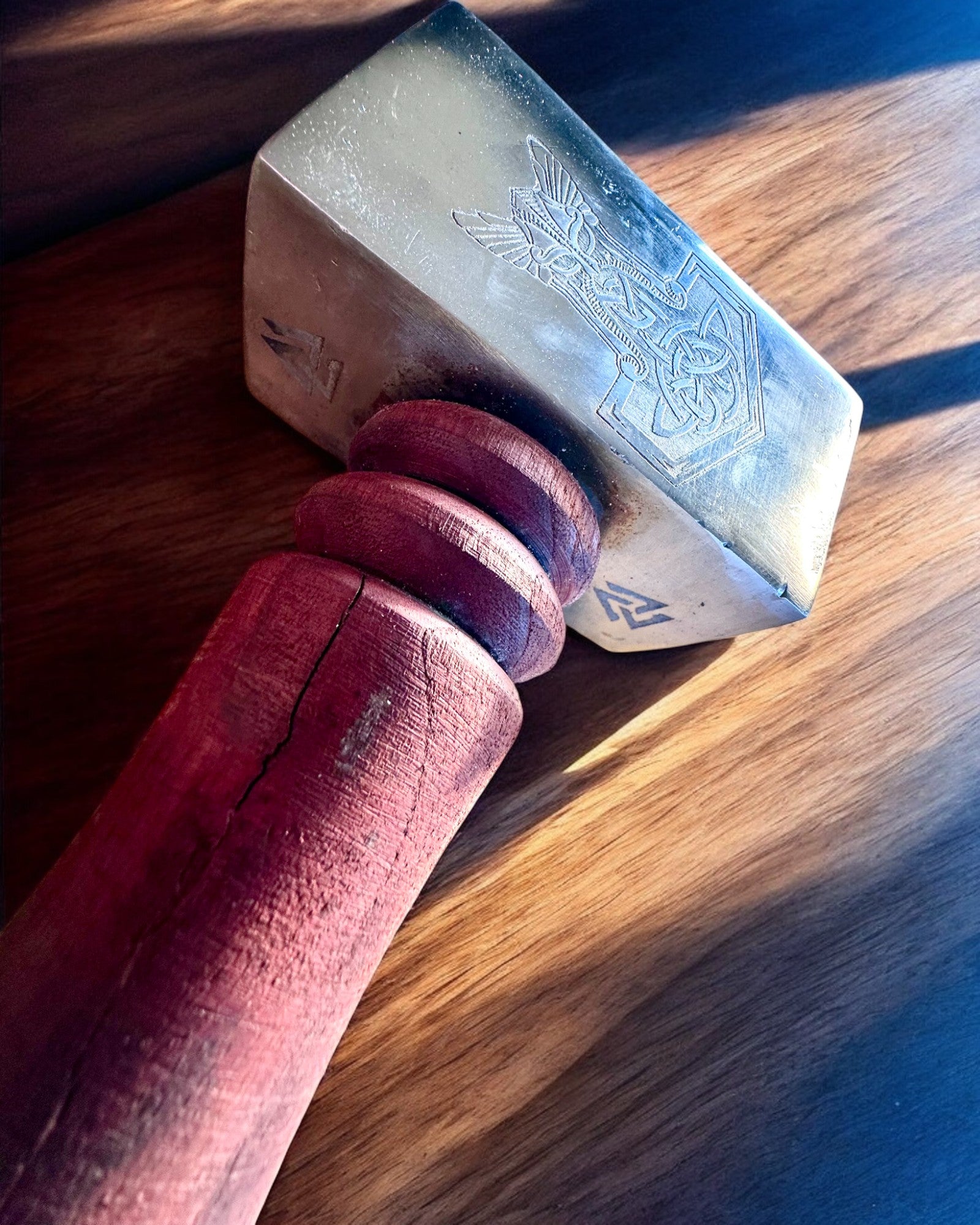 Mjölnir-Hammer der Skalden – 33 cm, handgeschmiedeter Wikingerhammer mit Gravur-Option