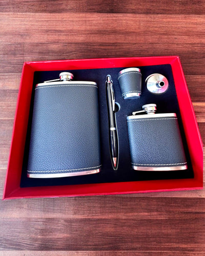 "Stylish Gentleman" Flask Set - customizable with engraving for a gift
