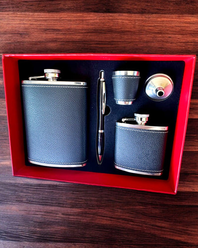 "Stylish Gentleman" Flask Set - customizable with engraving for a gift