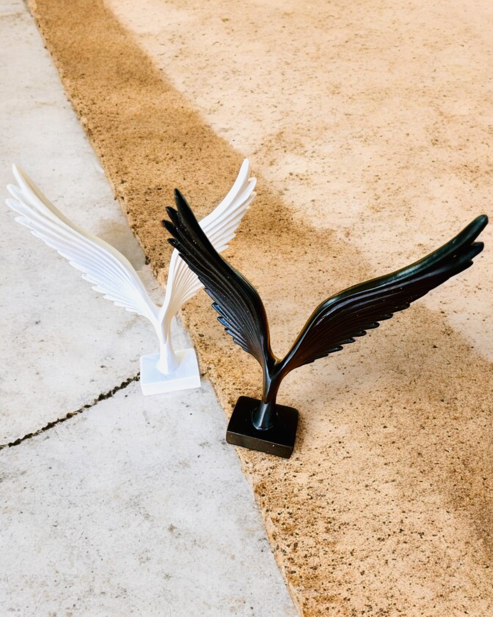 Elegant Angel Wings Figurine 15 cm high – "Winged Guardians", customizable with engraving for a gift, personalization, 2 color variants