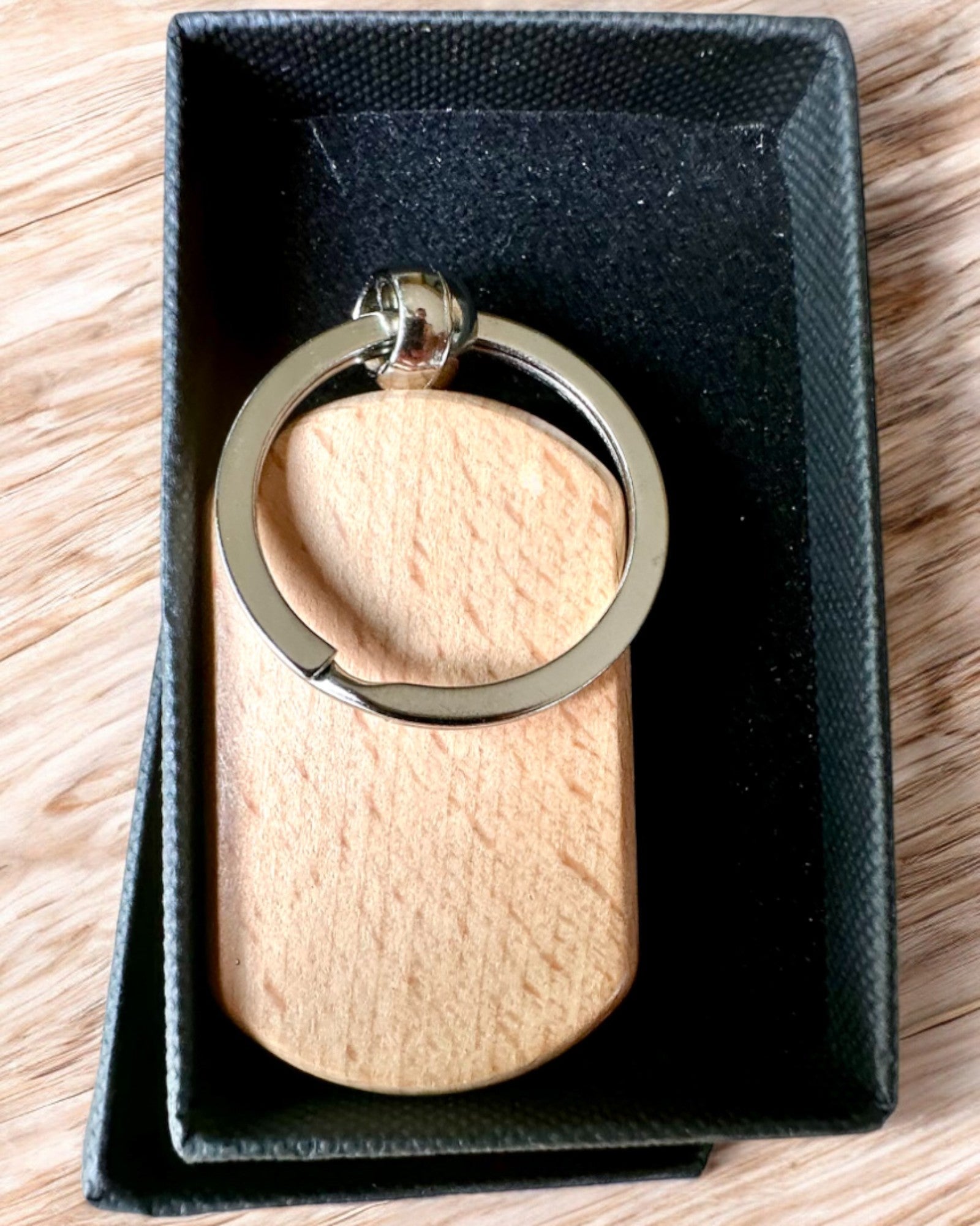 Porte-clés Élégant en Bois avec Personnalisation par Gravure – Idéal pour un Cadeau