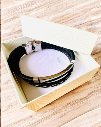 Braccialetto Sportivo in Pelle PU e Acciaio Inossidabile con Possibilità di Incisione – 3 Colori