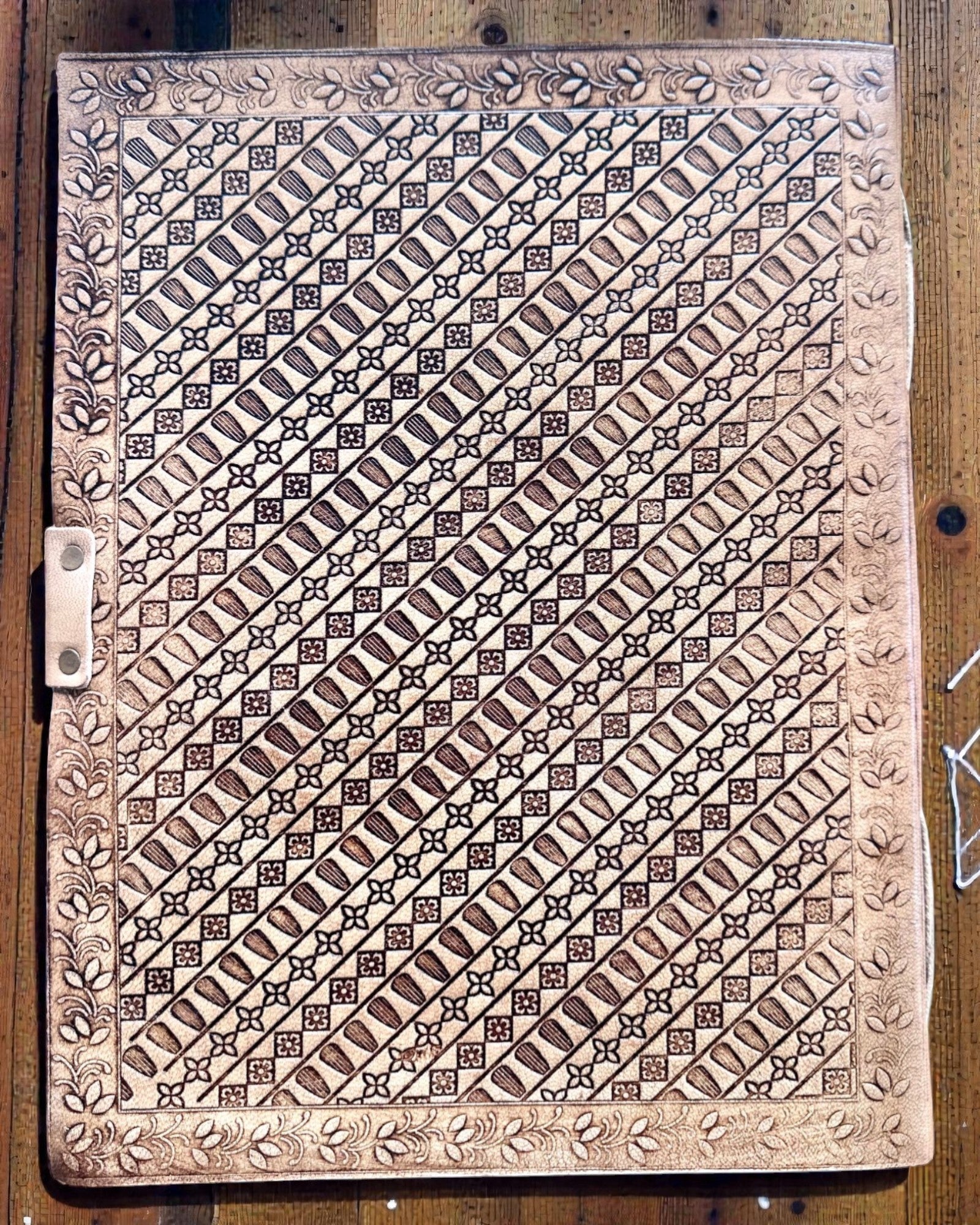 Libro dei ricordi in pelle Eredità – Taccuino personalizzato 25 × 33 cm