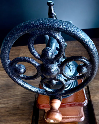 Retro Kaffeemühle „Vintage Café“ 27 cm Höhe, mit der Möglichkeit der Personalisierung durch Gravur als Geschenk