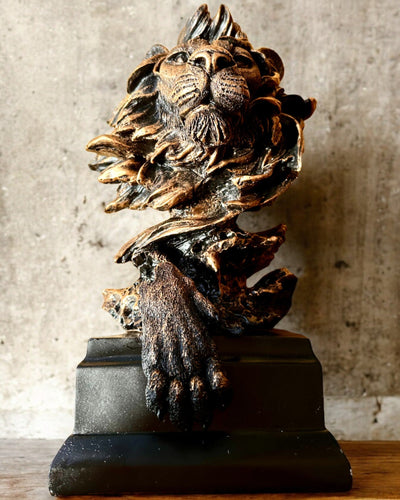 Royal Lion - Majestic Decorative Figure with Engraving Option, 2 color variants to choose from, as a gift