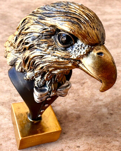 Figurine Tête d'Aigle Büffel Warden – en Habit Élégant avec Option de Gravure pour cadeau
