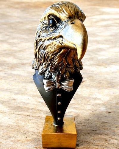 Figurine Tête d'Aigle Büffel Warden – en Habit Élégant avec Option de Gravure pour cadeau