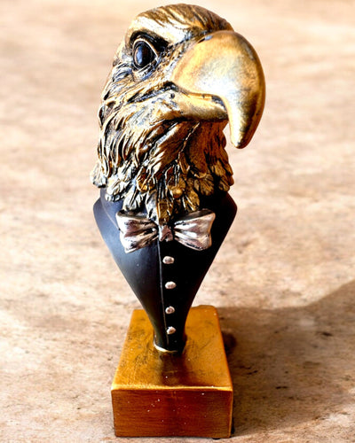 Figurine Tête d'Aigle Büffel Warden – en Habit Élégant avec Option de Gravure pour cadeau