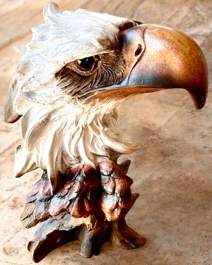 "Orzeł Wolności" - Scultura in Resina con Possibilità di Incisione per Regalo, Altezza 26,5 cm