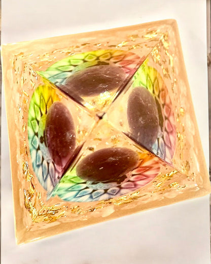 Pyramide Énergétique en orgonite Pyramide d'Énergie « Harmonie de la Lumière » - Cristalline, pour cadeau