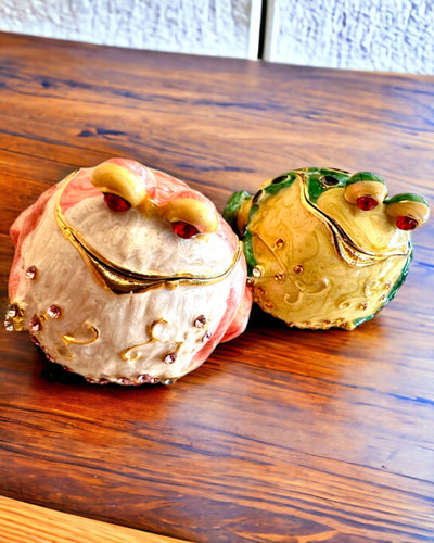 Elegant decorative box "Frog Treasure" for a personalized gift, with engraving option