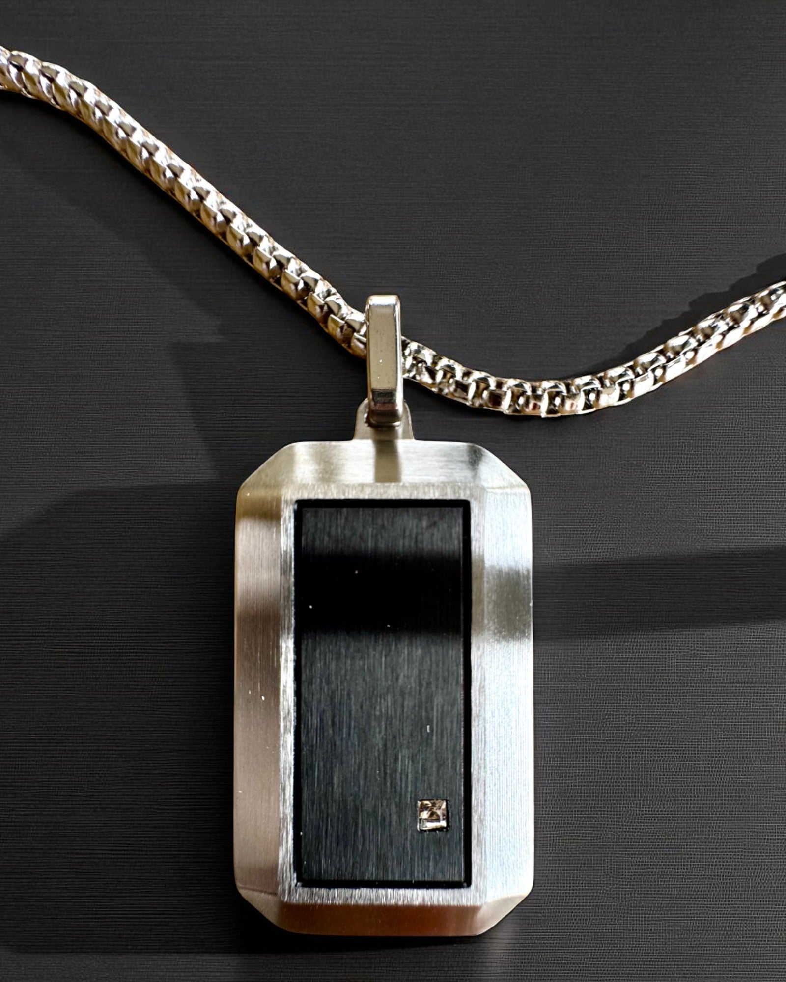 Collana maschile Dog Tag "SteelVision" – acciaio inossidabile, 15 varianti, personalizzazione con incisione