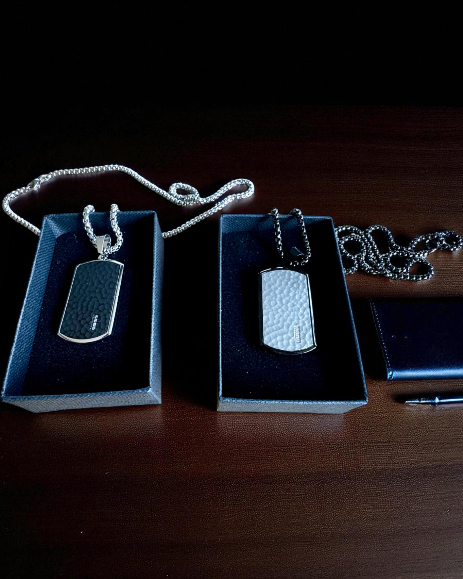Collana maschile Dog Tag "SteelVision" – acciaio inossidabile, 15 varianti, personalizzazione con incisione